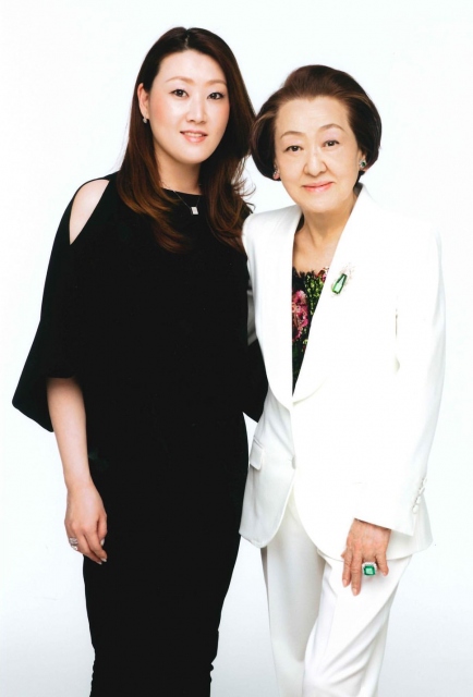 (左から)娘の細木かおりさんと細木数子さん