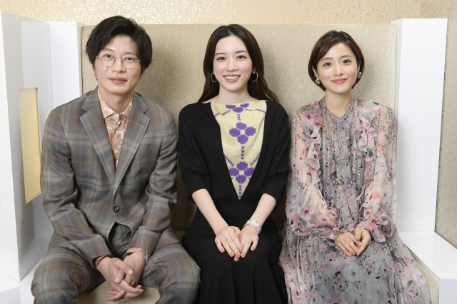 (左から)田中圭、永野芽郁、石原さとみ=映画『そして、バトンは渡された』(公開中)(C)2021映画「そして、バトンは渡された」製作委員会