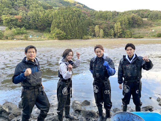 『緊急SOS!池の水ぜんぶ抜く大作戦~小倉城から江戸時代のお宝出た!ヤバい(秘)生物20万匹と死闘&国宝の危機を救え!~』(C)テレビ東京