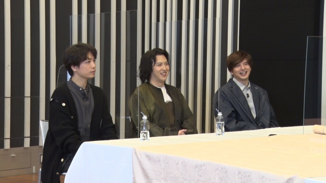 17日放送『突然ですが占ってもいいですか?2時間SP』に出演するIMY(左から)山崎育三郎、尾上松也、城田優 (C)フジテレビ