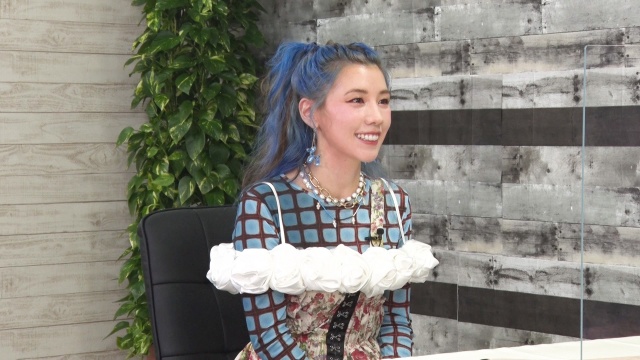 17日放送『突然ですが占ってもいいですか?2時間SP』に出演する仲里依紗(C)フジテレビ