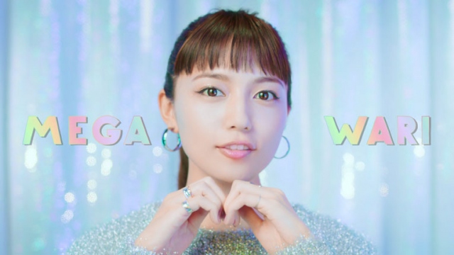 Qoo10新TVCM「メガ割の歌」篇に出演する川口春奈