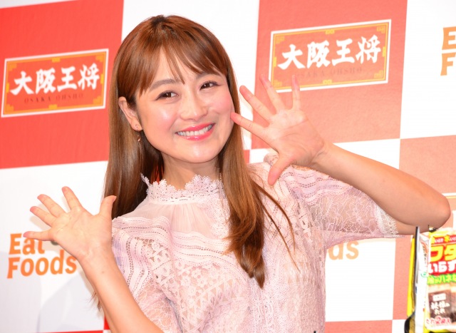 餃子1年分に笑顔全開の鈴木奈々 (C)ORICON NewS inc.