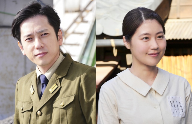 フジテレビ新春スペシャルドラマ『潜水艦カッペリーニ号の冒険』に出演する(左から)二宮和也、有村架純(C)フジテレビ