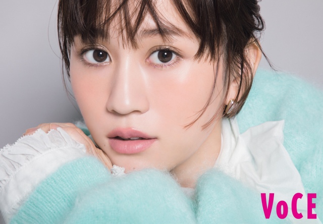 『VOCE』1月号に登場する前田敦子
