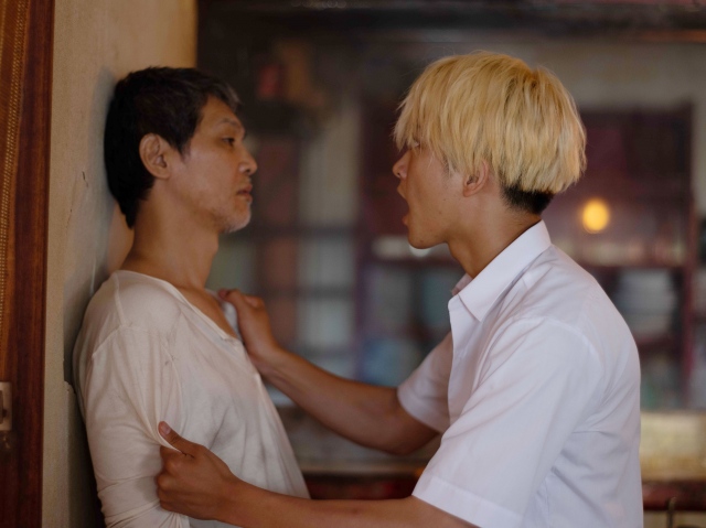 父・玄海(加藤雅也)、息子・海星(佐藤寛太)=映画『軍艦少年』(12月10日公開) (C)2021『軍艦少年』製作委員会