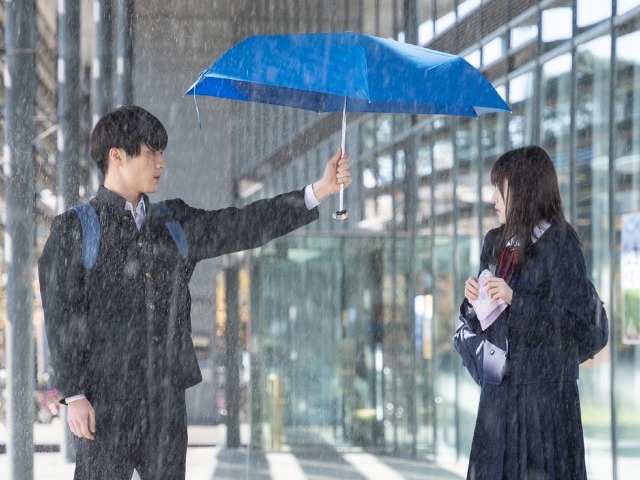 映画『君が落とした青空』にW主演する松田元太(Travis Japan)、福本莉子(C)2022映画『君が落とした青空』製作委員会