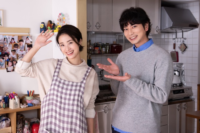 松本潤主演、来年1月スタートの連ドラ『となりのチカラ』で妻役を演じる上戸彩 (C)テレビ朝日