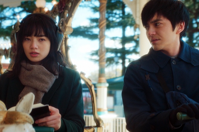 閉園前のとしまえんで撮影されたデートシーン=映画『恋する寄生虫』(公開中) (C)2021「恋する寄生虫」製作委員会