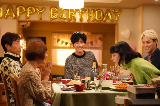 『恋です!~ヤンキー君と白杖ガール~』第7話より岸谷五朗、杉咲花、杉野遥亮、奈緒、鈴木伸之 (C)日本テレビ