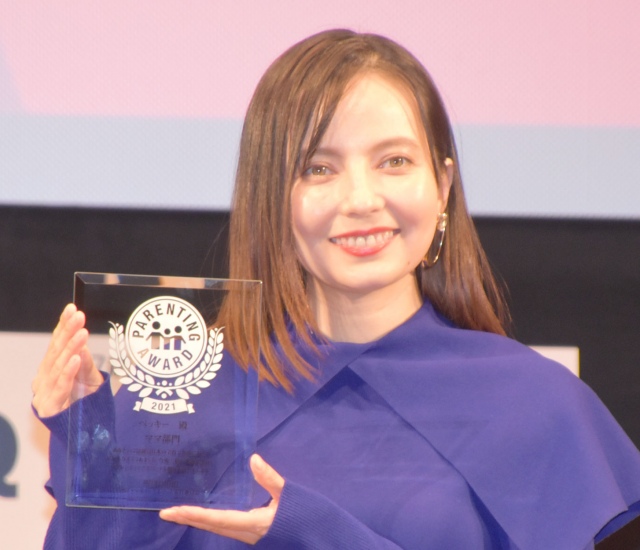 「ママ部門」を受賞したベッキー (C)ORICON NewS inc.