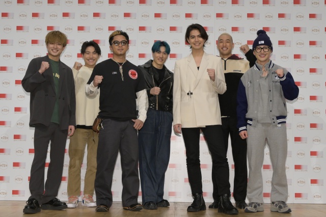 『第72回紅白歌合戦』囲み取材に出席したGENERATIONS(前列左から)白濱亜嵐、数原龍友、片寄涼太、佐野玲於、(後列左から)小森隼、中務裕太、関口メンディー(C)NHK