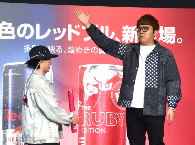 お互いの縁について語った(左から)小林陵侑、HIKAKIN (C)ORICON NewS inc.