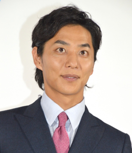 バチェラー夫妻 友永氏 岩間さん カメラに緊張 新婚さんいらっしゃい 出演報告 Oricon News 沖縄タイムス プラス