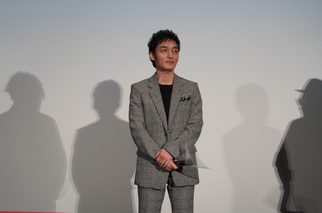 映画『ミッドナイトスワン』の公開記念舞台あいさつに登壇した草なぎ剛 映画『ミッドナイトスワン』の公開記念舞台あいさつに登壇した草なぎ剛の画像