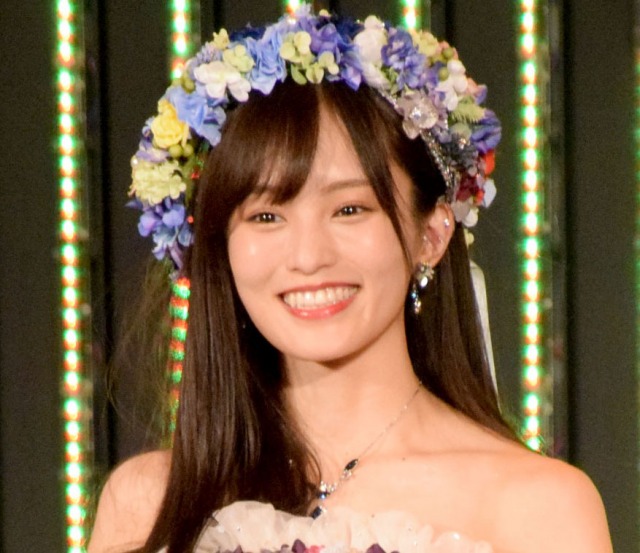 珍しい 山本彩 ミニワンピで 絶対領域 チラリ 大人の女性感 かわいすぎる 秋田魁新報電子版