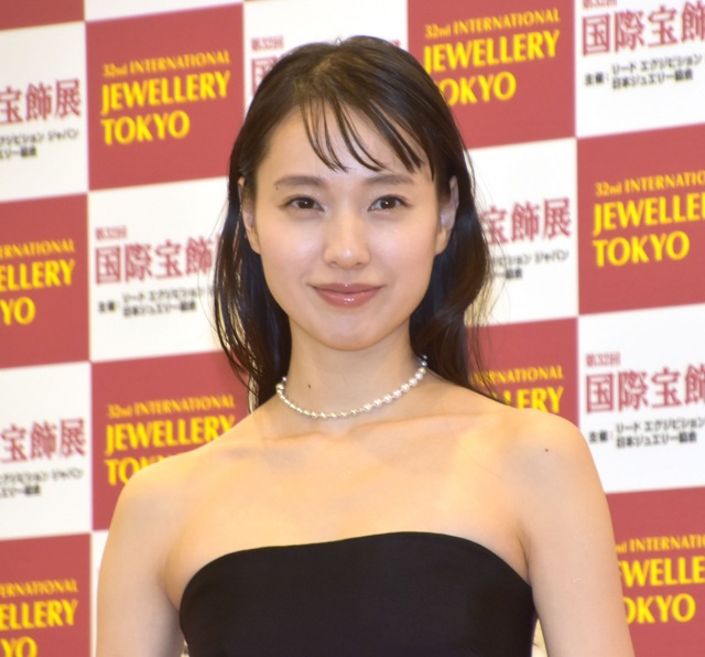 戸田恵梨香 結婚指輪 質問に笑顔も 関係者がシャットアウト エンタメ総合 福島民友新聞社 みんゆうnet