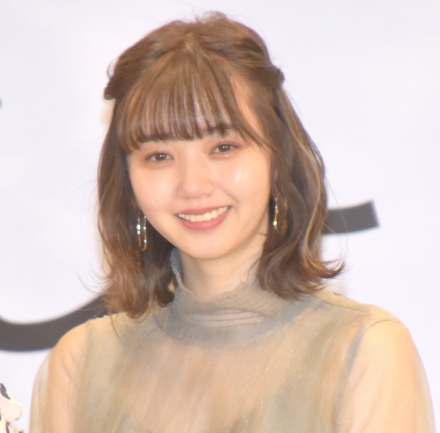 江野沢愛美 スッケスケにスケさせた シースルードレスで色気全開 秋田魁新報電子版