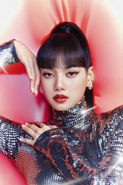 M・A・Cコレクションビジュアルに登場したBLACKPINK・リサ