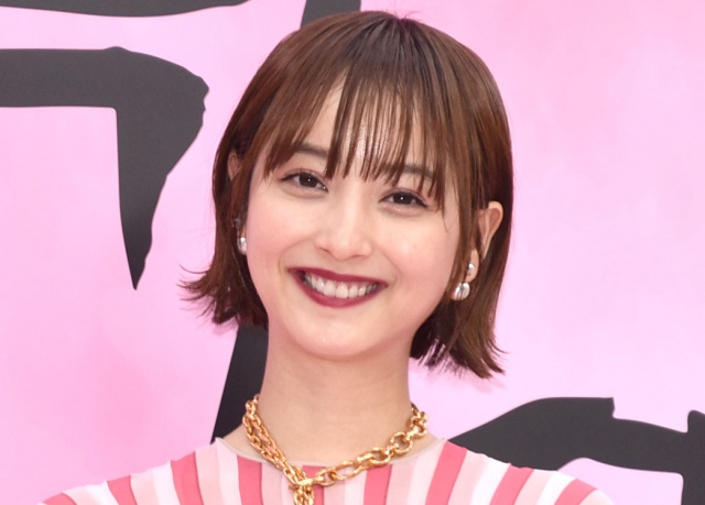 佐々木希 清楚な 黒髪 イメチェンで絶賛 まるで少女 Oricon News 沖縄タイムス プラス