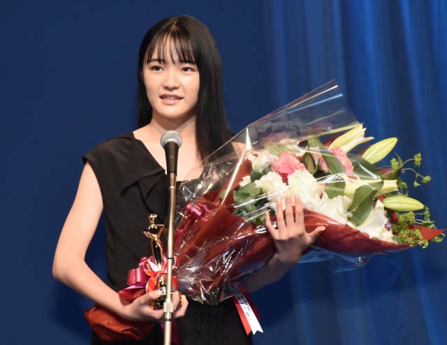 服部樹咲 ミッドナイトスワン で新人女優賞受賞 主演の草なぎ剛に 感謝の気持ちでいっぱい オリコンニュース 岩手日報 Iwate Nippo