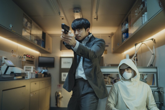 人類初のクローン、ソボク(パク・ボゴム)=映画『SEOBOK/ソボク』(7月16日公開)(C)2020 CJ ENM CORPORATION, STUDIO101 ALL RIGHTS RESERVED 人類初のクローン、ソボク(パク・ボゴム)=映画『SEOBOK/ソボク』(7月16日公開)(C)2020 CJ ENM CORPORATION, STUDIO101 ALL RIGHTS RESERVEDの画像