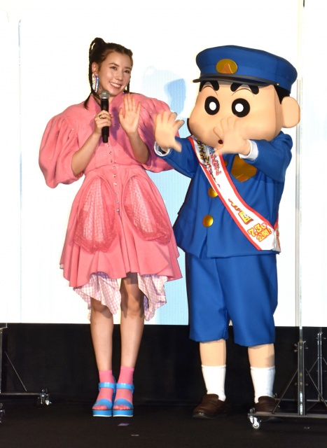 オリコンニュース 仲里依紗 ミニスカワンピで美脚ちらり しんちゃん声優の夢実現に感慨 本厄なんですけどね 笑 南日本新聞 373news Com