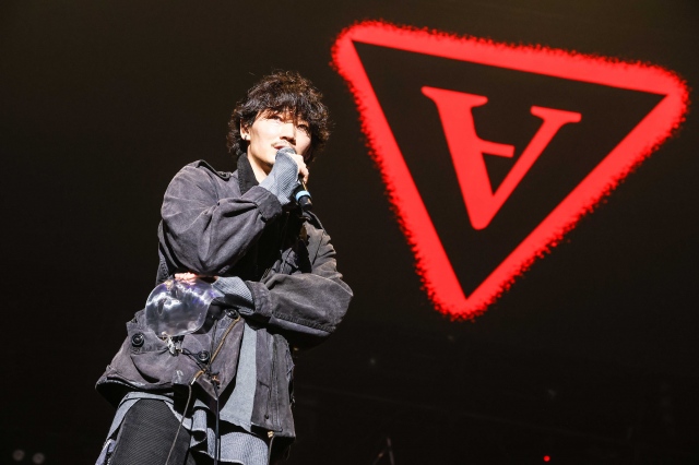 アバランチ 綾野剛 主題歌のuverworldを 援護射撃 アリーナツアー初日に電撃参戦 Oricon News 沖縄タイムス プラス