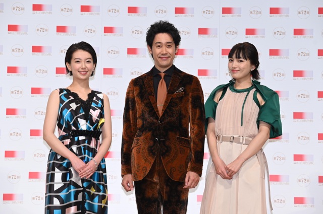 『第72回紅白歌合戦』囲み取材に出席した（左から）和久田麻由子、大泉洋、川口春奈（C）NHKの画像