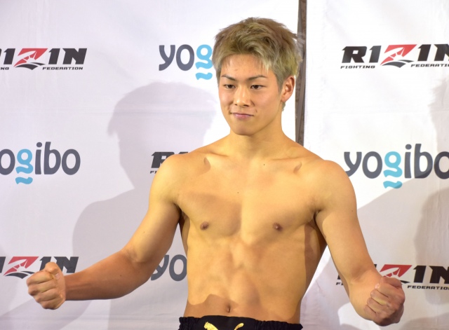 エンタメ総合 Rizin Kingカズ次男 三浦孝太 格闘技デビュー戦で見事勝利 父親張りのサッカーボールキックでtko