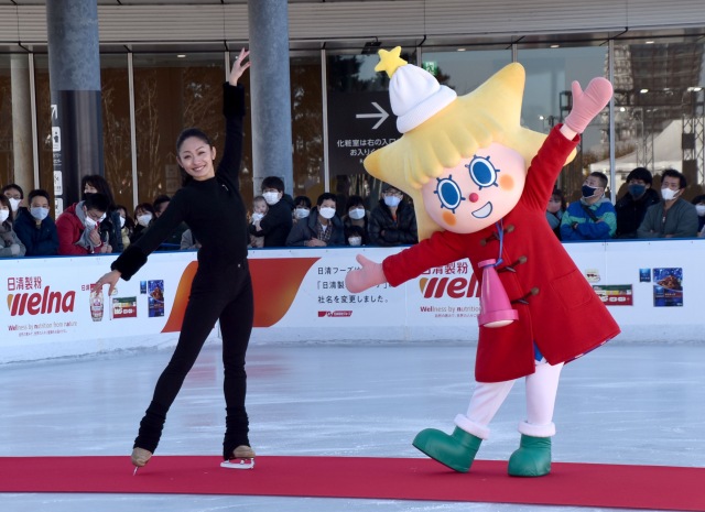 「TOKYO SKYTREE TOWN ICE SKATING PARK」でスケーティングを披露した安藤美姫 （C）ORICON NewS inc.の画像