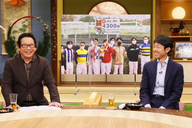 『うまンchu～競馬でアナタを口説きます!～』に出演する（左から）安藤勝己氏、武豊騎手（C）カンテレの画像