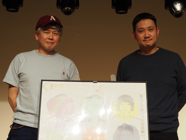 シモキタ-エキマエ-シネマ「K2」開館記念イベントで対談を行った美術家の奈良美智（左）とこけら落とし作品『偶然と想像』の濱口竜介監督