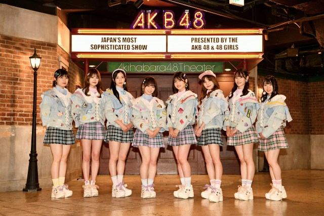 倉野尾成美（左から4人目）がキャプテンを務める新チーム4が始動（C）AKB48