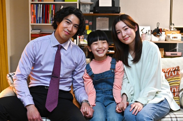 『マイファミリー』で共演する（左から）賀来賢人、山崎莉里那、蓮佛美沙子（C）TBSの画像