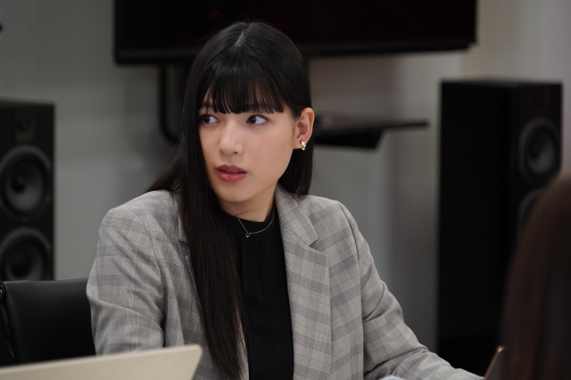 日本テレビ系水曜ドラマ『悪女（わる）～働くのがカッコ悪いなんて誰が言った？～』に出演する石井杏奈（C）日本テレビの画像