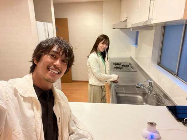 『私たち結婚しました3』に出演する（左から）佐野岳、島崎遥香（写真は公式ブログから）の画像