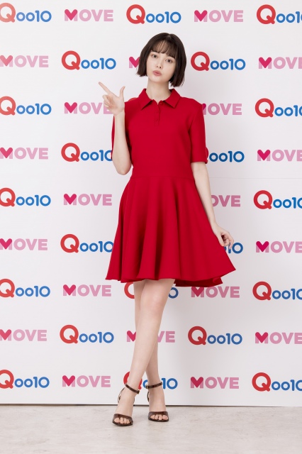 『MOVE（ムーブ） by Qoo10』の新テレビCM「でびゅー」篇に出演した玉城ティナの画像