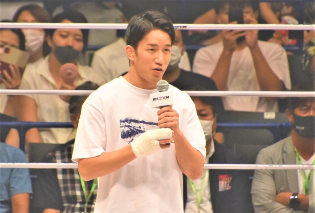 【エンタメ総合】【rizin】負傷欠場の朝倉海「復帰したら誰よりも面白い試合する」リングからあいさつ