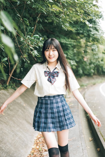 #脚が長すぎるアイドルことBEYOOOOONDSの江口紗耶が19歳誕生日に初写真集『Saya』を発売の画像