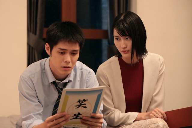 『家庭教師のトラコ』第3話に出演する細田佳央太、橋本愛 （C）日本テレビの画像