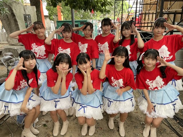 8月6日大須夏祭りの大須観音メインステージに登場した「OS☆K」の画像
