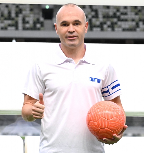イニエスタ 選手として世界初ブランド立ち上げ サッカーをもっと楽しんで 秋田魁新報電子版