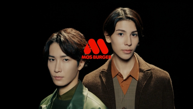 Snow Manラウール＆渡辺翔太、新CMで“とびきり”おいしい表情　インパクト大なハンバーガーに苦労「全然口が届かない」