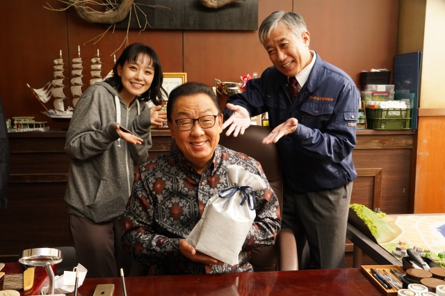 『ファーストペンギン！』奈緒と遠山俊也が梅沢富美男のお誕生日をお祝い （C）日本テレビの画像