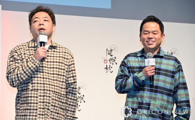 千鳥ライブの代役が松本人志と知らなかったと明かしたユースケ（左）（C）ORICON NewS inc.の画像