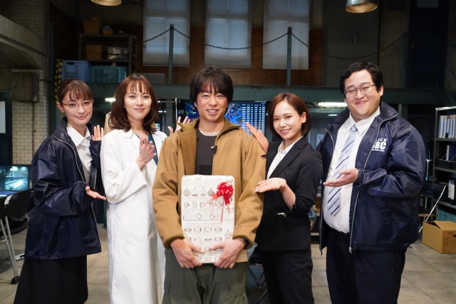 『大病院占拠』撮影現場で櫻井翔のお誕生をキャストが祝福 （C）日本テレビの画像