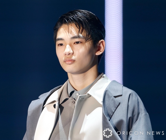 『第36回 マイナビ 東京ガールズコレクション 2023 SPRING/SUMMER』に登場した冨永章胤 （C）ORICON NewS inc.の画像