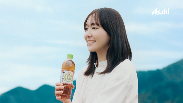 アサヒ 十六茶 新TVCM『おばあちゃん』編/アサヒ 十六茶 新TVCM『帰り道』編よりの画像
