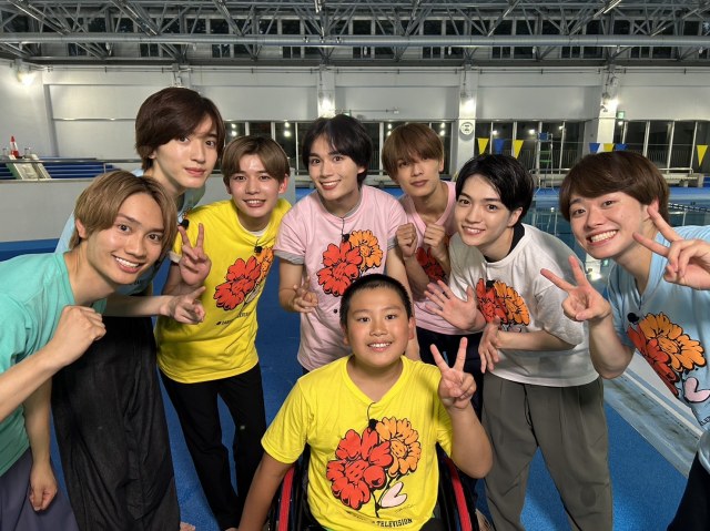 24時間テレビ Tシャツなにわ男子メンバー手渡し